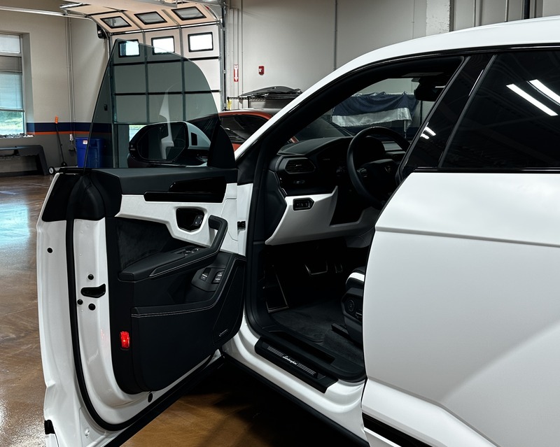 lamborghini-urus-window-tint-nashville-clearbra